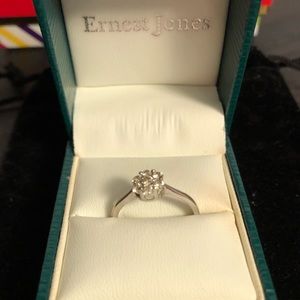 Diamond Engagement Ring in while gold.